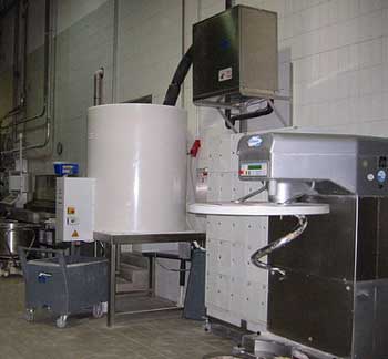 ice silo with automatic extraction